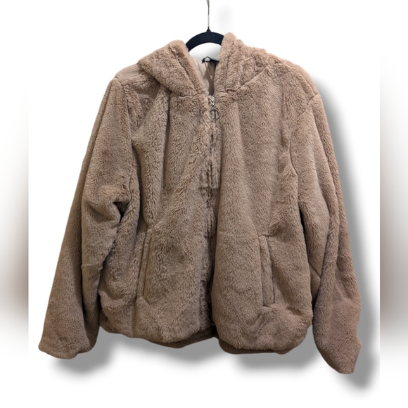 Forever 21 Jackets & Blazers - Forever 21 Beige Plush Faux Fur Zip-Up Hoodie Teddy Jacket Women's Plus- 2X